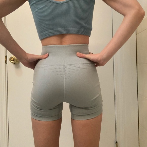 Gymshark Vital Seamless 2.0 Shorts in Light Grey Marl (size S) - Picture 4 of 8